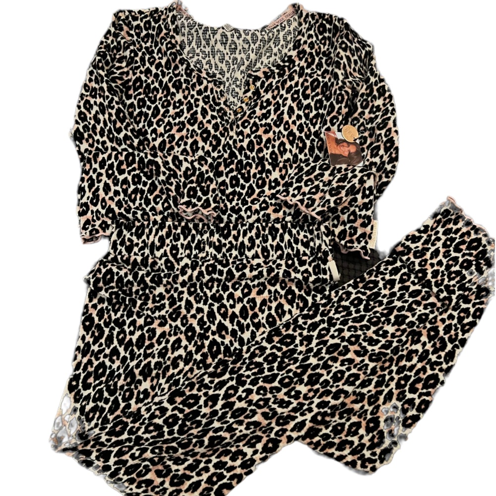 NEW Thalia Sodi two piece Cheetah pajama/lounge set